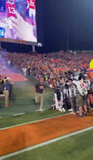 1694406341892082997.gif 12.gif