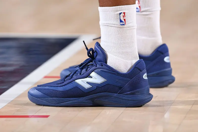 完美对战平台-伦纳德穿着Kawhi5，得到20分8篮板3助攻1抢断